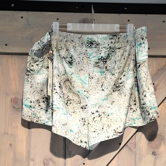 Calia Run Collection Mid Rise Infinity Shorts - Picture 2 of 7